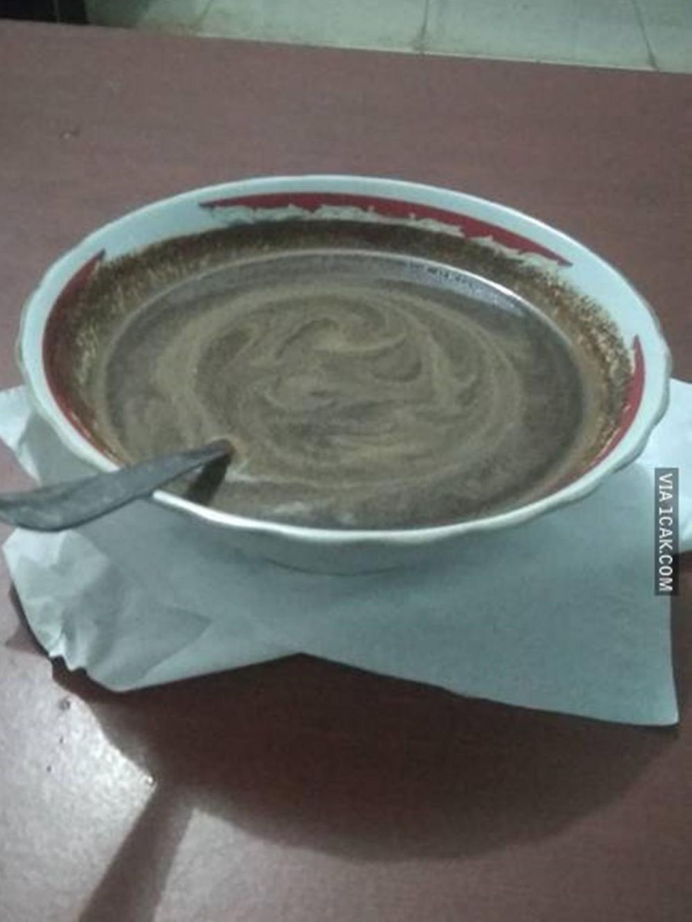 Terlalu Fantastis, 3 Orang Ini Minum Kopi Dengan Cara Berbeda